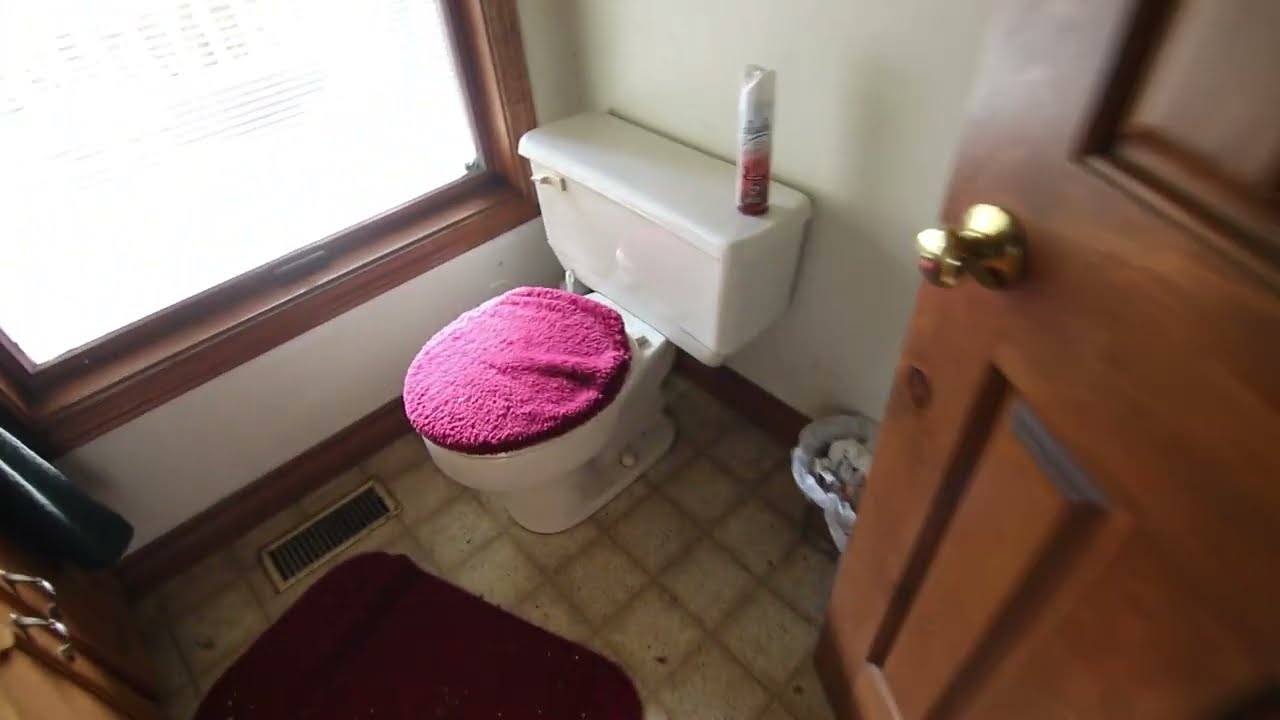 Exploring a Time Capsule House with a sad history (Ontario, Canada)