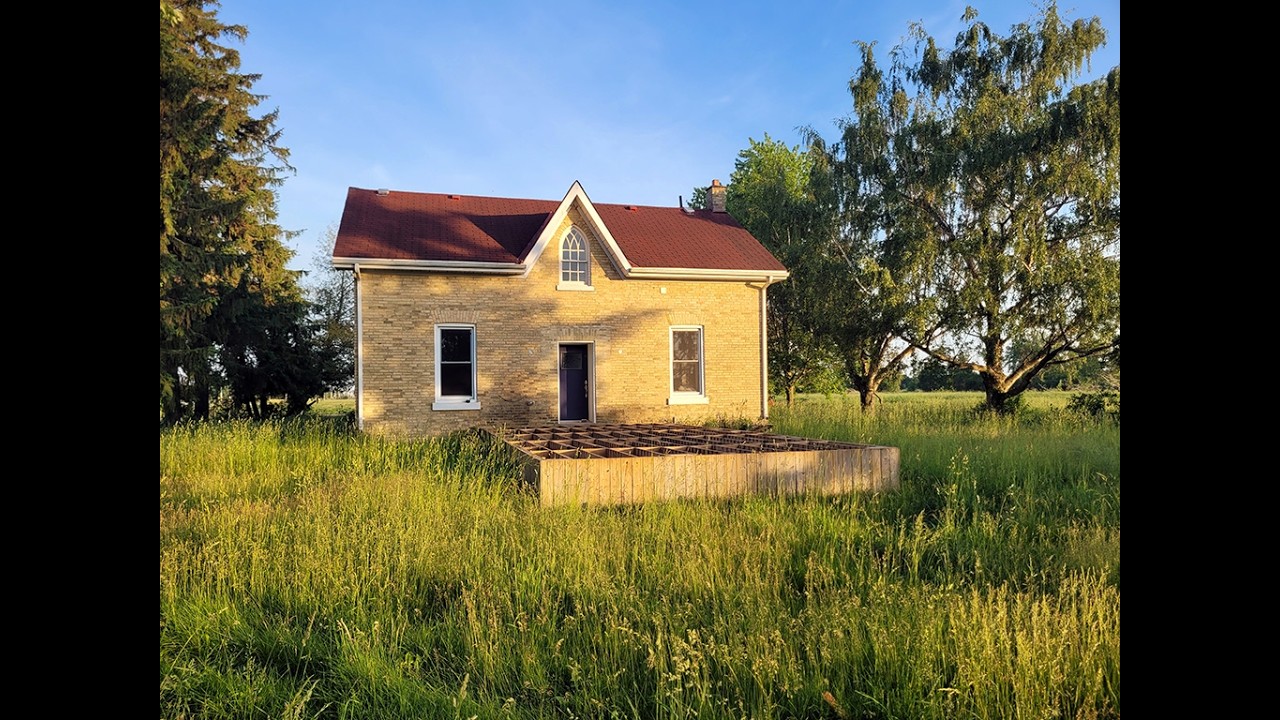 Sunset Highway - This abandoned home's days are numbered