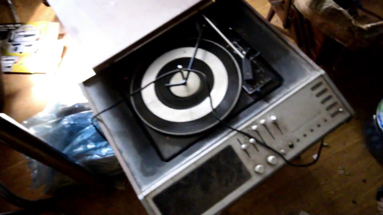 Messy Yard Time Capsule House in Ontario, Canada