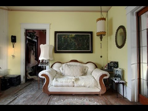 Exploring an Abandoned Bed & Breakfast Time Capsule House in Ontario, Canada
