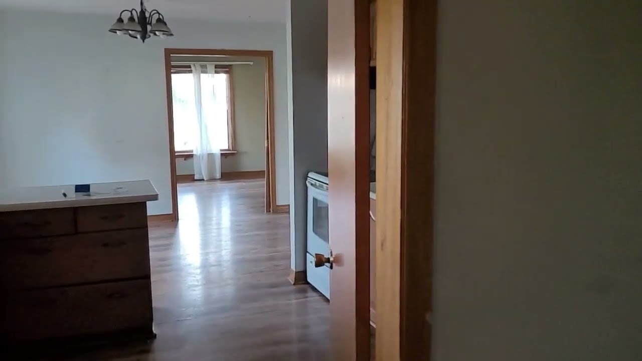 Quick exploration of a repossessed house in rural Ontario