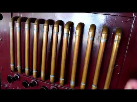 Jukebox Hero House - A 1970's Retro House with Pool and Jukebox