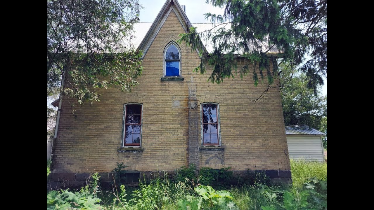 Exploring a rural farm house in Southern Ontario with wood oven. Bonus footage: Failed bird rescue
