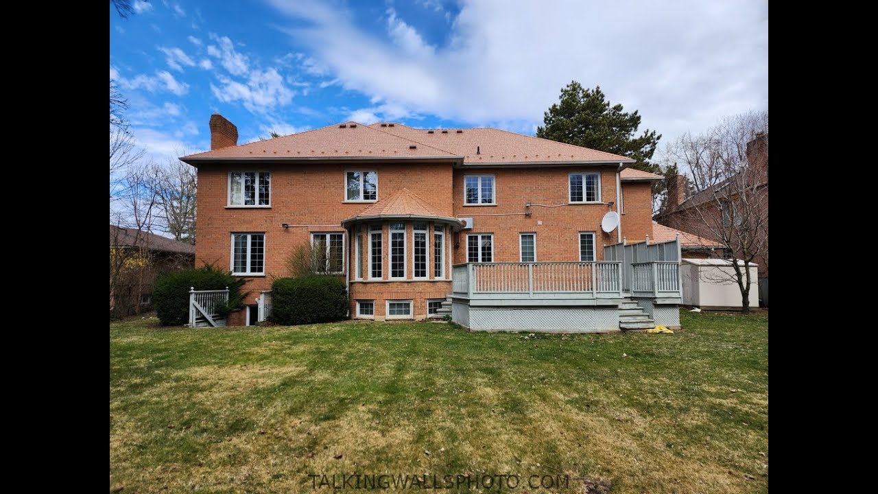 I Know It's Not Abandoned - Urban Exploring a Toronto House