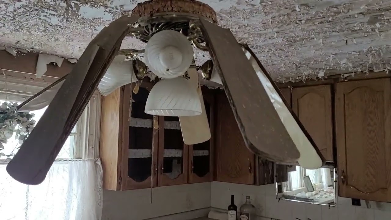 Sandra's House - An abandoned Ontario rural property with plenty of peeling paint and decay