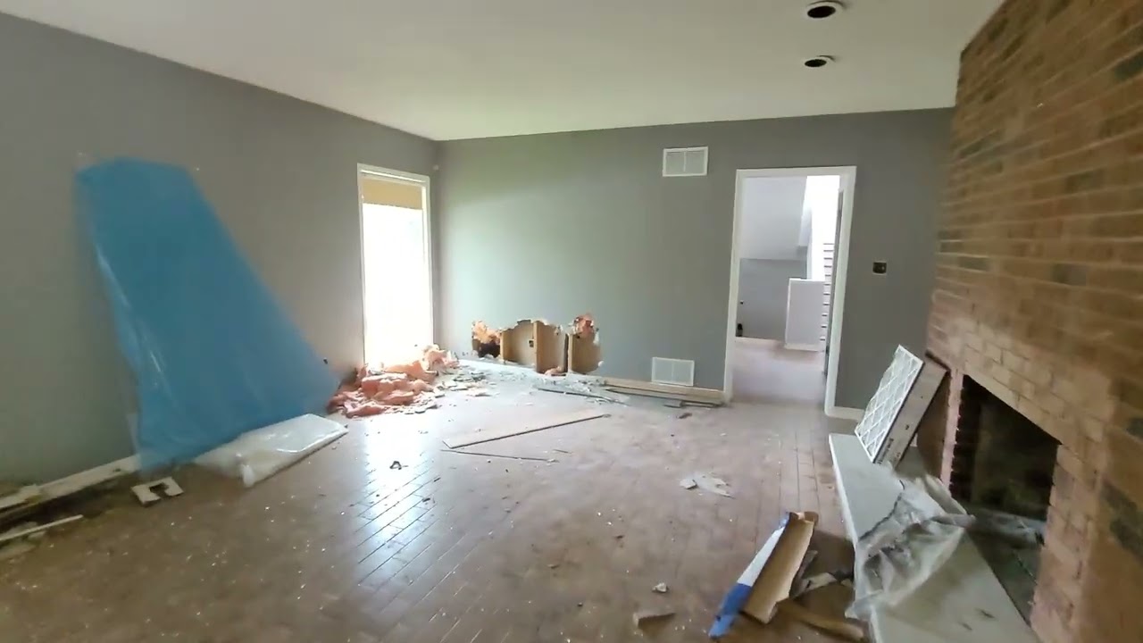 Urban exploring a $3,000,000 house in the Toronto area, built in 1977