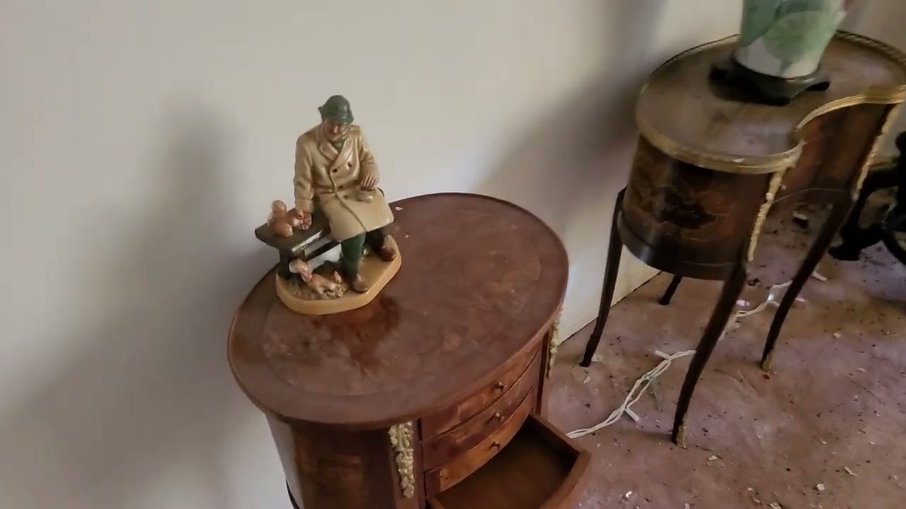 Exploring a Hoarder House - Dentures Left Behind 🦷