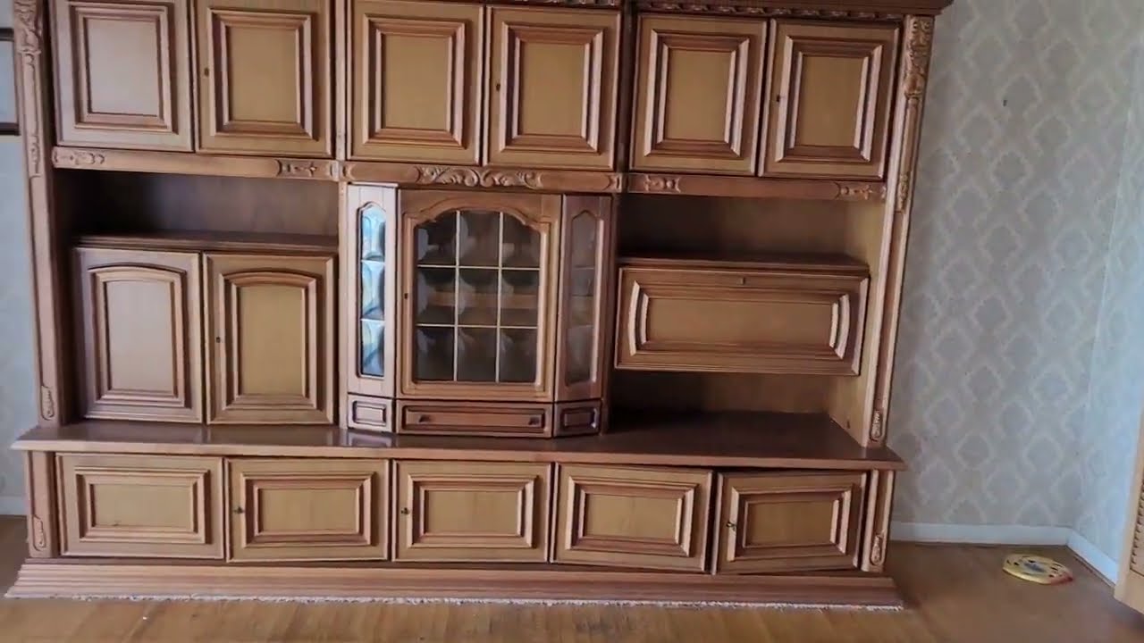 Exploring an abandoned house along Lake Ontario in Ontario, Canada