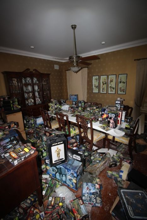 Read more about the article Abandoned Star Wars Collectible Mansion in Ontario