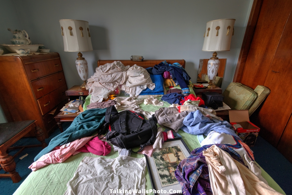 clock maker time capsule house - abandoned and everything left behind in Ontario