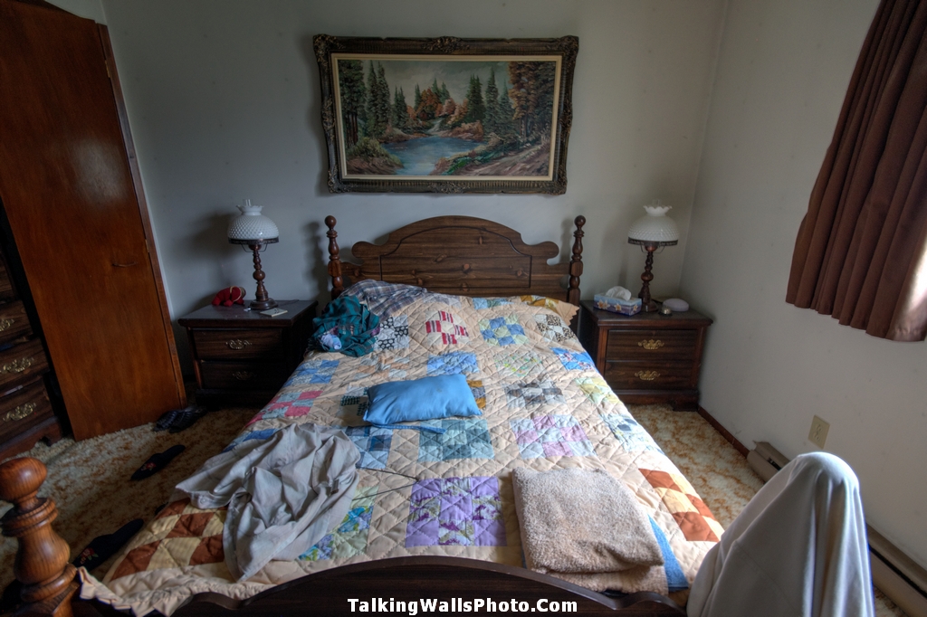 clock maker time capsule house - abandoned and everything left behind in Ontario