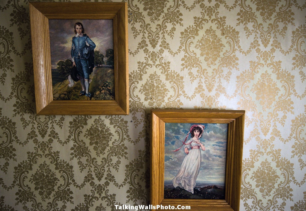 clock maker time capsule house - abandoned and everything left behind in Ontario