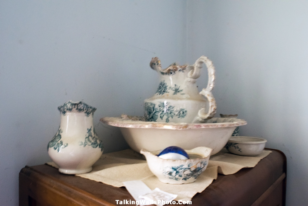 clock maker time capsule house - abandoned and everything left behind in Ontario