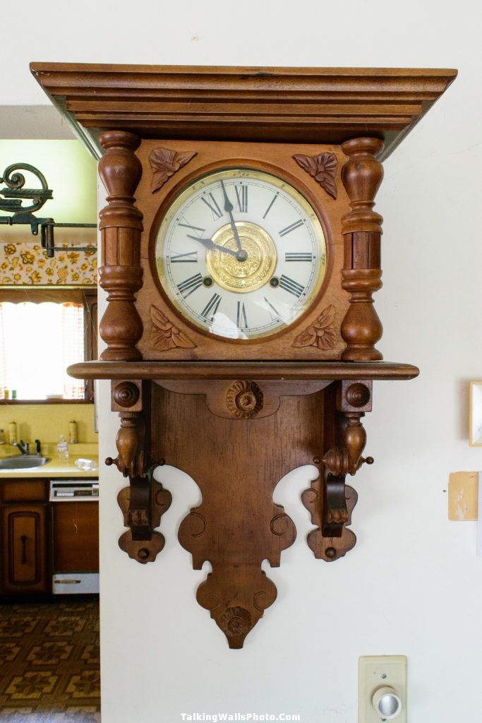 clock maker time capsule house - abandoned and everything left behind in Ontario