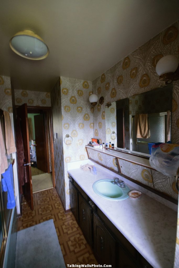 clock maker time capsule house - abandoned and everything left behind in Ontario