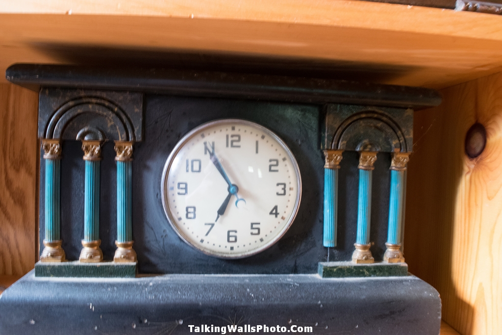 clock maker time capsule house - abandoned and everything left behind in Ontario