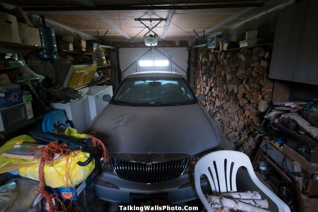 clock maker time capsule house - abandoned and everything left behind in Ontario