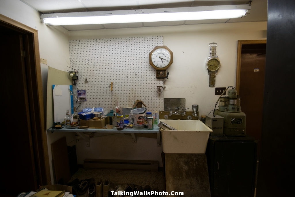clock maker time capsule house - abandoned and everything left behind in Ontario