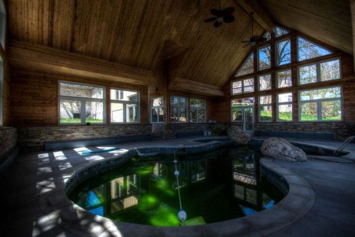 Read more about the article The Abandoned Party Mansion in London, Ontario