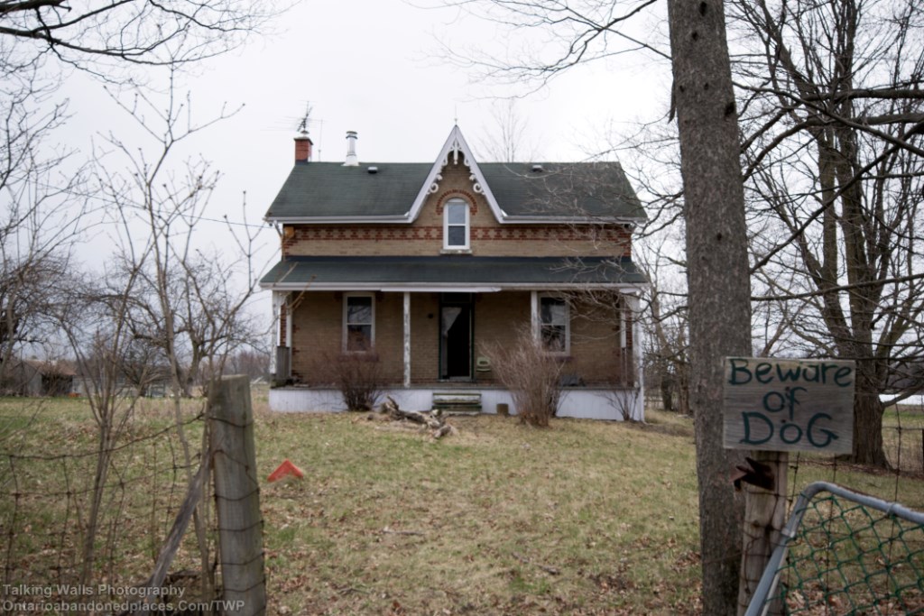 abandoned house - horse with no name