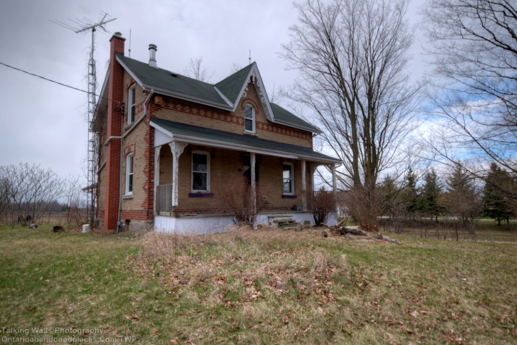 abandoned house - horse with no name