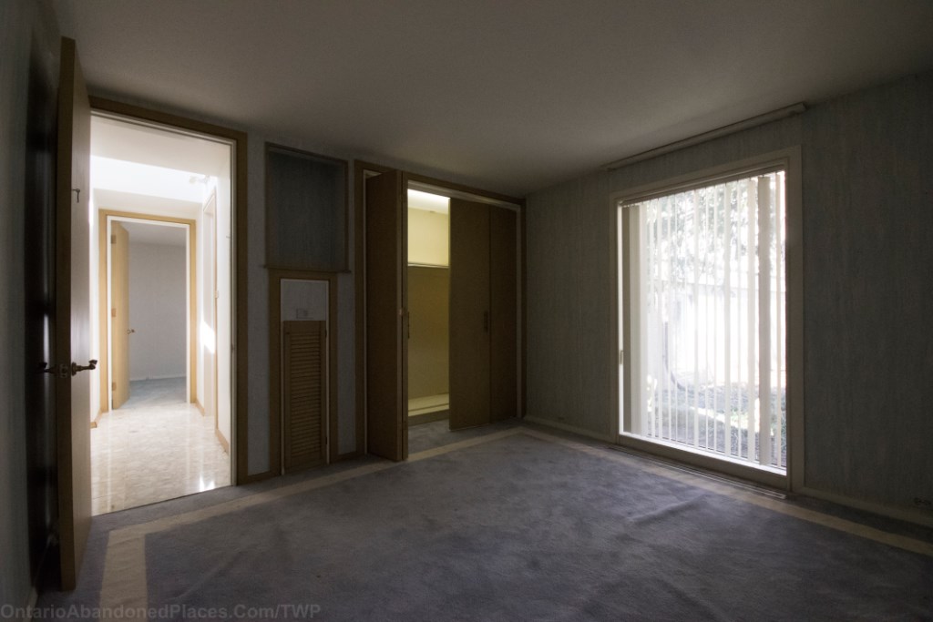 AbandonedOntarioMafiaMansion BongMansion Burlington