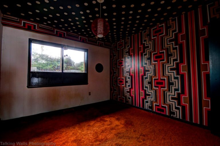 Abandoned Ontario Brady Bunch House