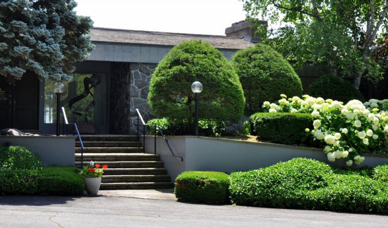 AbandonedOntarioMafiaMansion BongMansion Burlington