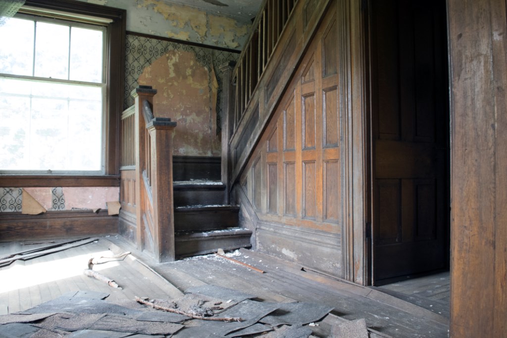 West Elgin Abandoned House in Ontario