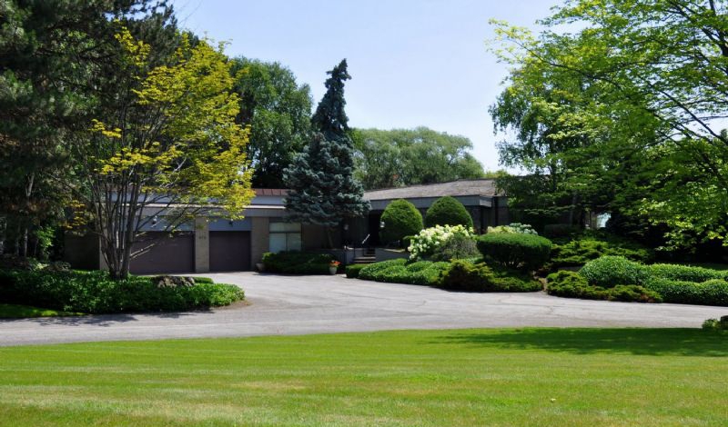 AbandonedOntarioMafiaMansion BongMansion Burlington