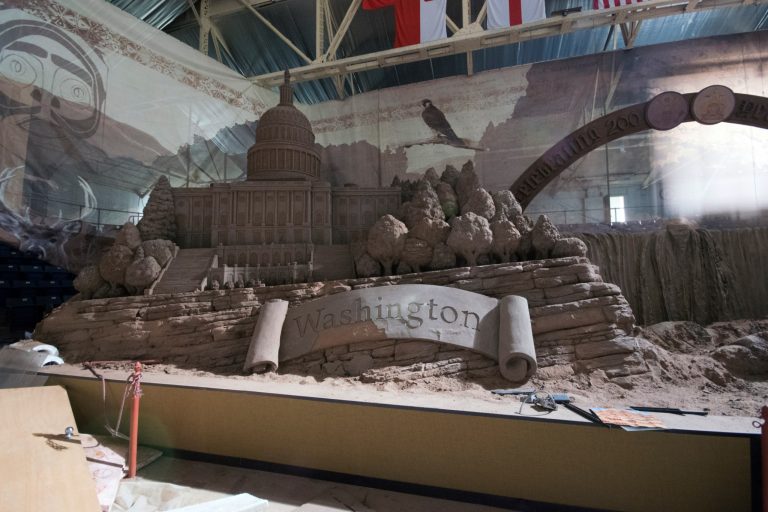 Niagara Falls Memorial Arena & Sand Sculpture Exhibit