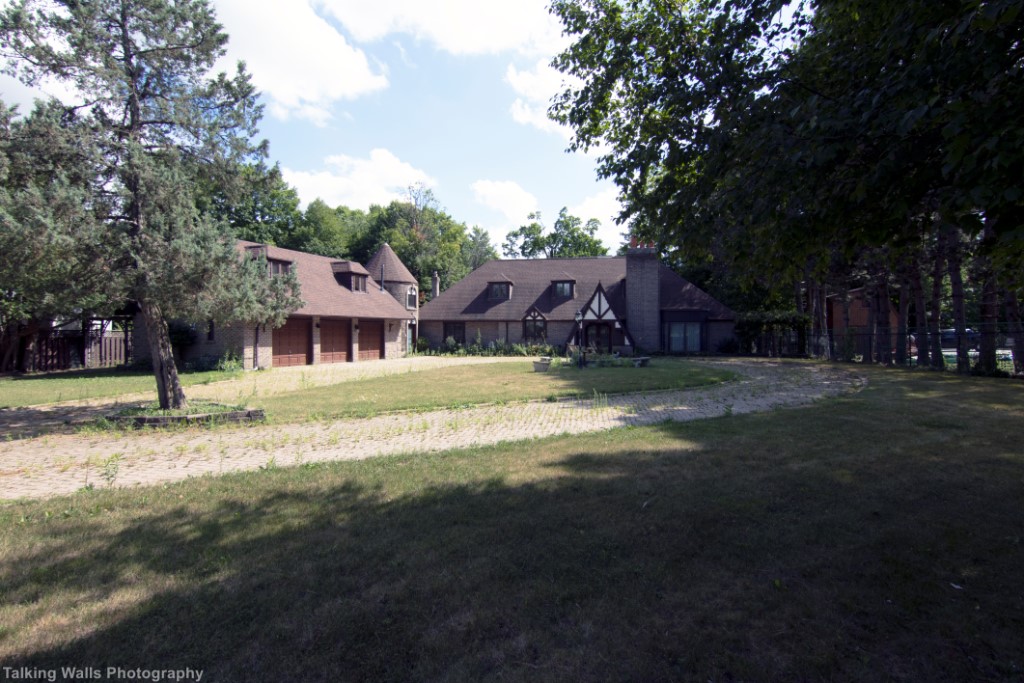 Read more about the article $3.2 Million Ontario Real Estate
