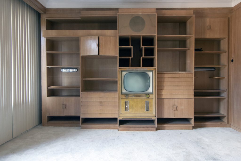 The 1950s Decor Television House