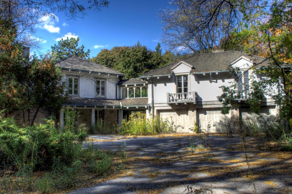 Read more about the article Koffler Scientic Reserve Abandoned Mansion  in the Forest (King City)