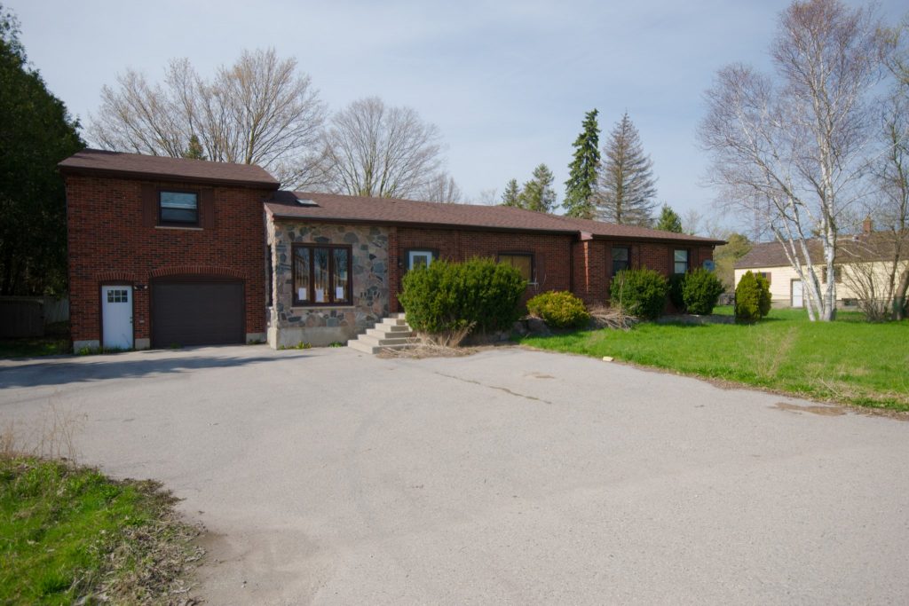 Read more about the article Stained Glass Closet House (London, Ontario)