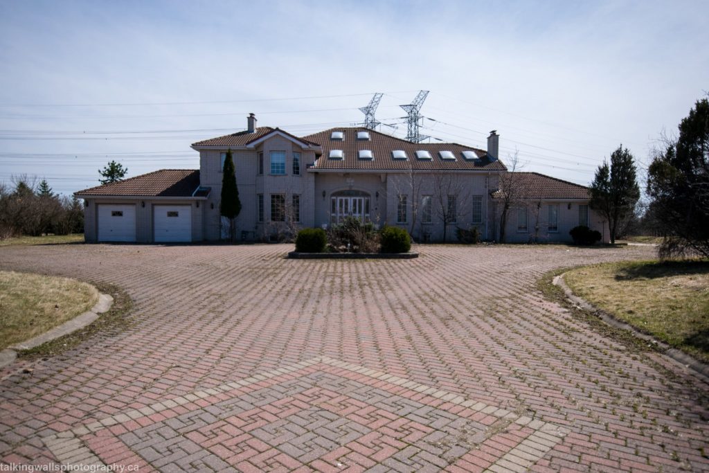 Read more about the article Abandoned 3 Kitchen Toronto Mansion