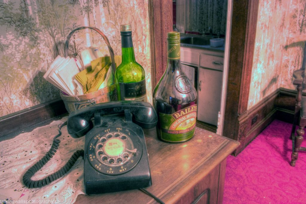 Read more about the article Absent Manor Time Capsule in Ontario