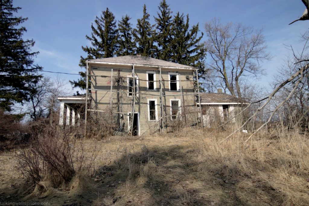 Read more about the article Puslinch Highway Abandoned House