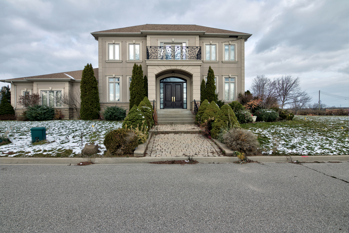 Read more about the article Di Benedetto Lane Townhouses