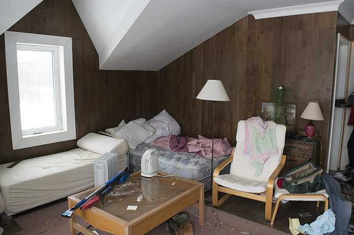 /Living-Well-Mansion-abandoned-Ontario_loc14353.html