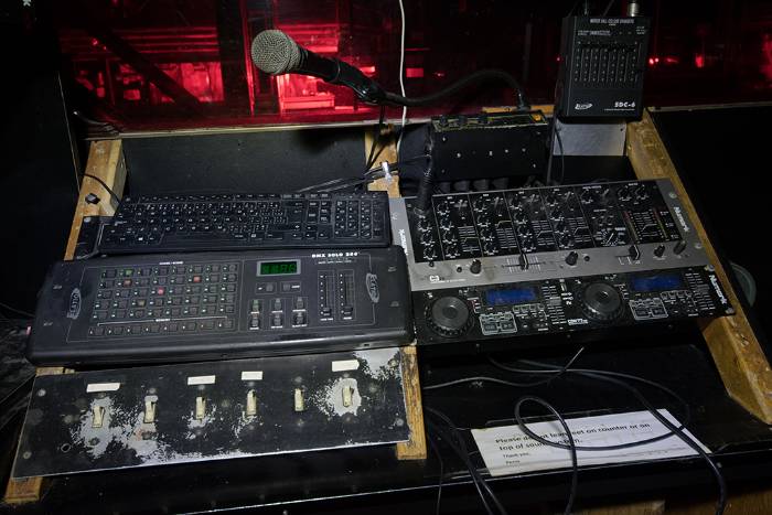 abandoned Caddy's Strip Club, abandoned ontario, strip bar, urban exploring, Ontario abandoned places, urbex, scarborough, dj booth