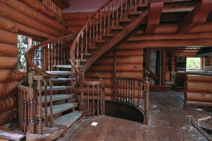 abandoned log mansion, abandoned ontario, vernosa drive, brampton, urban exploring, log mansion arson, photography, abandoned photography, explorers
