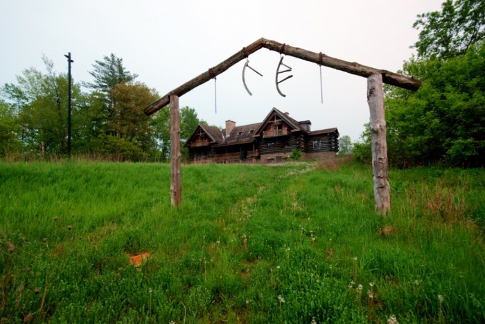 abandoned log mansion, abandoned ontario, vernosa drive, brampton, urban exploring, log mansion arson, photography, abandoned photography, explorers