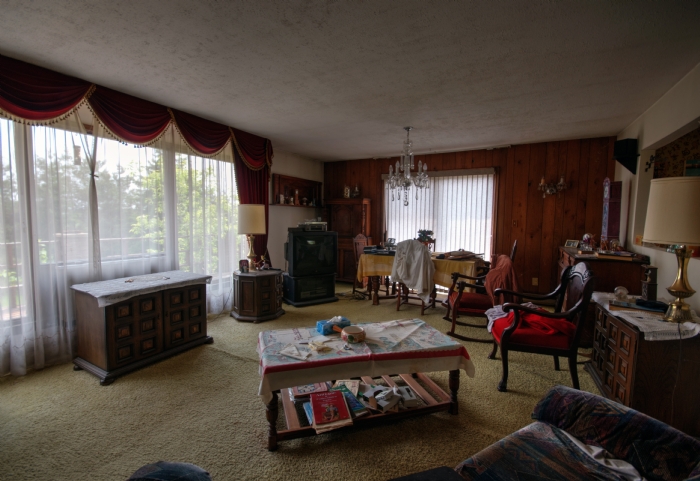 clock maker house living room