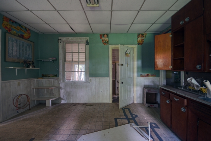 abandoned bed and breakfast kitchen, abandoned-Bed-and-Breakfast, abandoned Ontario, places to explore